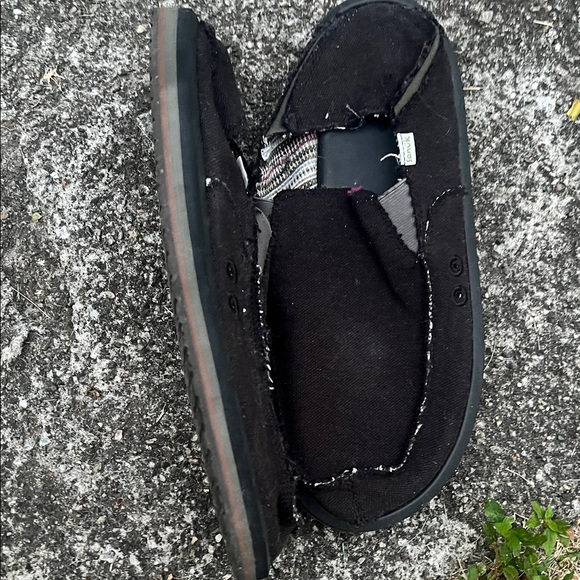Sanuk Men's Black Slip-On Loafers - Picture 2 of 4